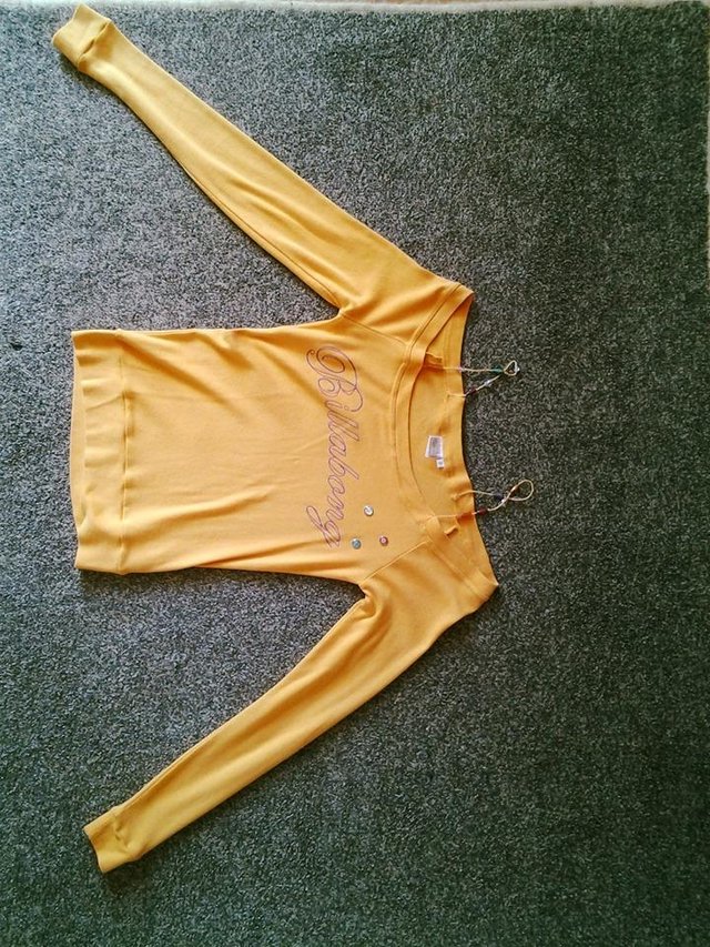Preview of the first image of Summery Yellow Billabong Jumper.