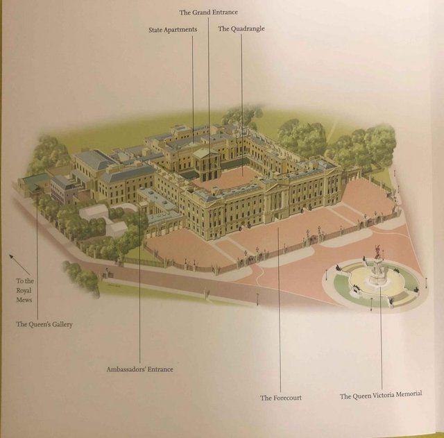 Image 3 of Buckingham Palace Souvenir Guide 2018