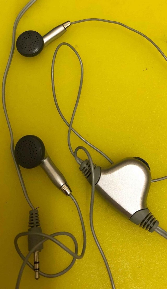 Preview of the first image of Silver Earphones.