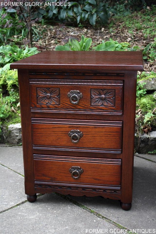 Image 67 of A PAIR OF OLD CHARM OAK BEDSIDE CABINETS LAMP TABLES DRAWERS