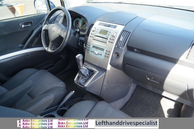 Image 2 of Left hand drive Toyota Corolla Verso 2.2Dti 2007 LHD 7 seat