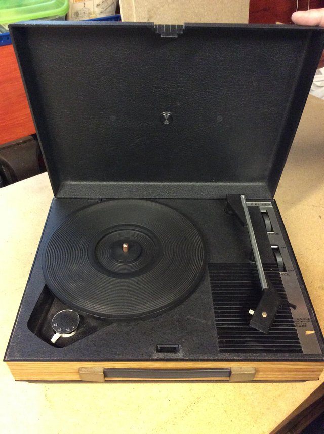 Image 2 of Fidelity record deck