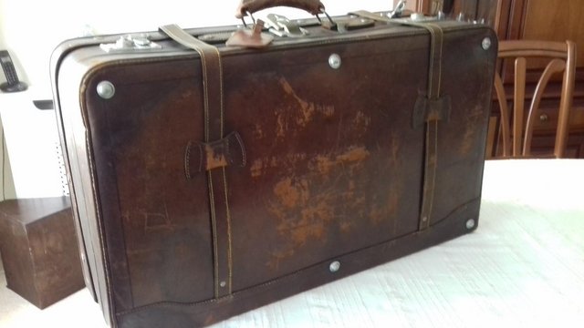 Image 2 of Retro leather suitcase