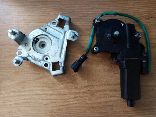 Preview of the first image of Hyundai Coupe RD (1996-2001) Front RH Window Regulator Motor.