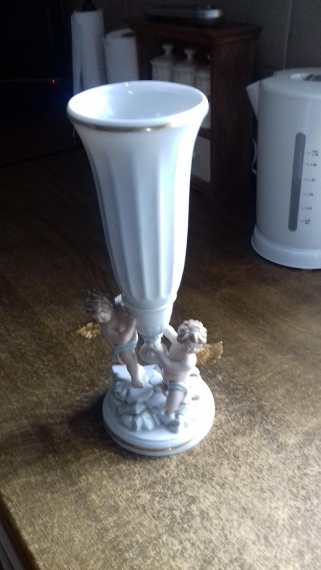 Preview of the first image of cherub...vase ...amorini depompei....by..franklyn....mint,.