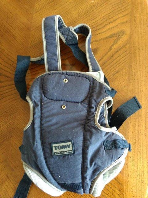 Preview of the first image of Tomy Cocoon Baby Carrier 3.5- 9 kg.