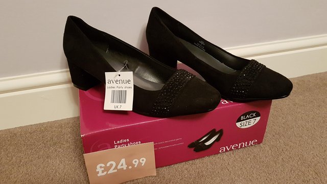 Image 2 of Ladies court shoe black *brand new never worn*