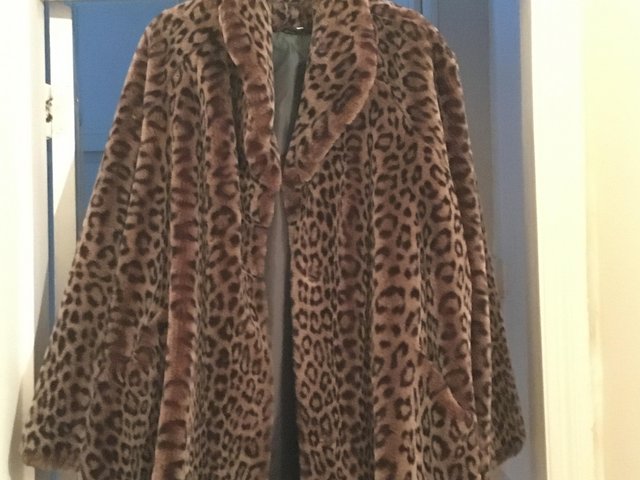 Preview of the first image of GORGEOUS FAUX FUR OCELOT/LEOPARD PRINT JKT/COAT.