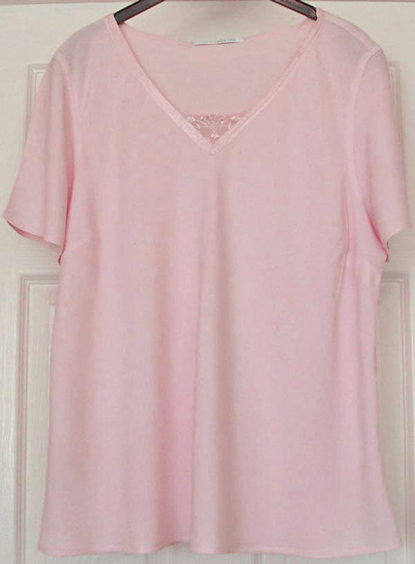 Preview of the first image of PRETTY LADIES PINK T SHIRT BY AMARANTO - SZ 22 B2.