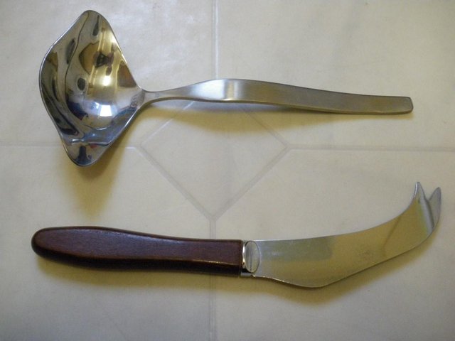 Preview of the first image of Pair of Vintage Table Cutlery Pieces £3 Ea or £5 Both.