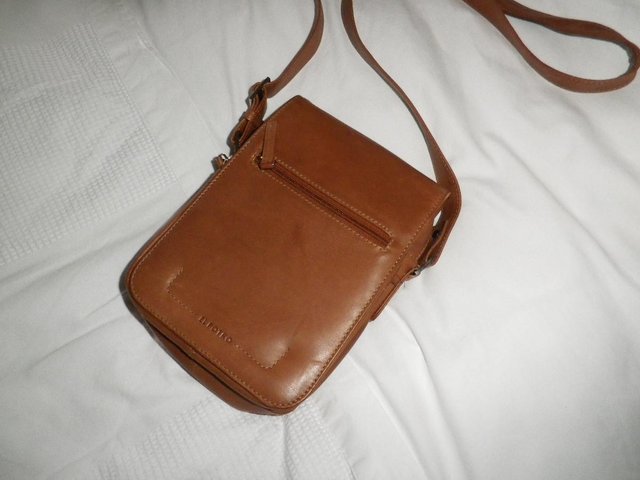 Preview of the first image of LEATHER TRAVELBAG SHOULDER BAG COFFEE COLOUR , TRAVEL BAG.