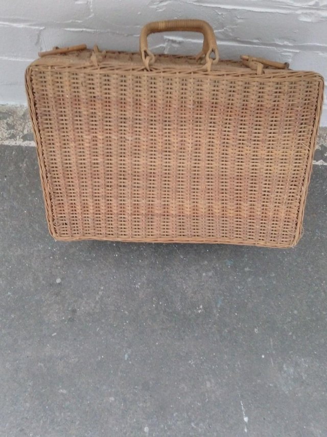 Preview of the first image of FINE WICKER PICNIC BAGGAGE COLLECTORS ITEM.