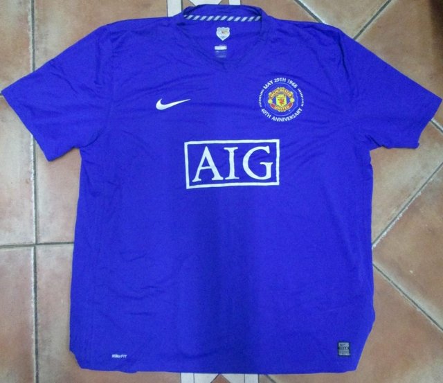 Preview of the first image of Man Utd 40th Anniversay Shirt Blue Size 3XL.