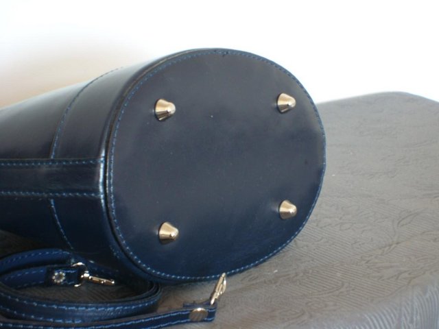 Image 4 of VERA PELLE Leather Bucket Style Bag NEW!