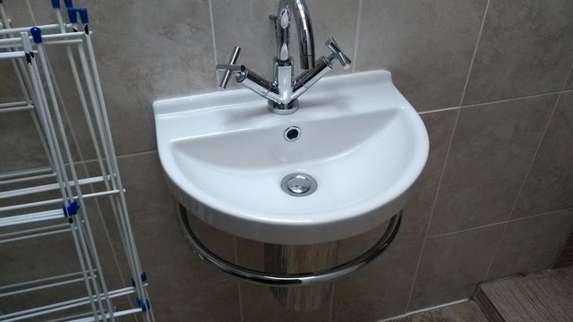 Preview of the first image of En suite or cloakroom basin with mixer tap..