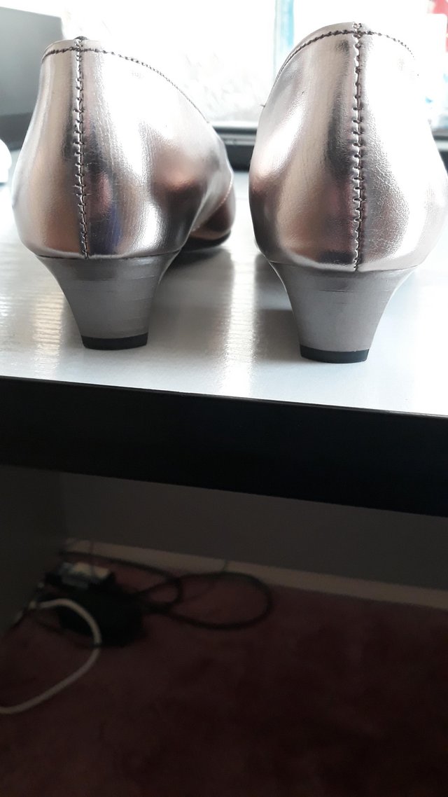 Preview of the first image of Ladies shoes.
