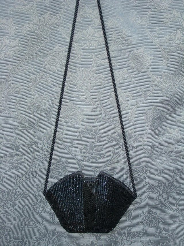 Image 8 of Vintage/Art Deco Look Black Beaded Shell Bag