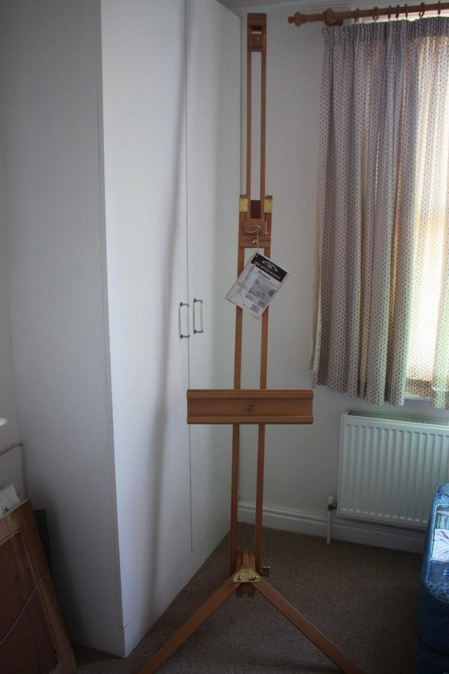 Preview of the first image of Winsor & Newton Thames Easel..