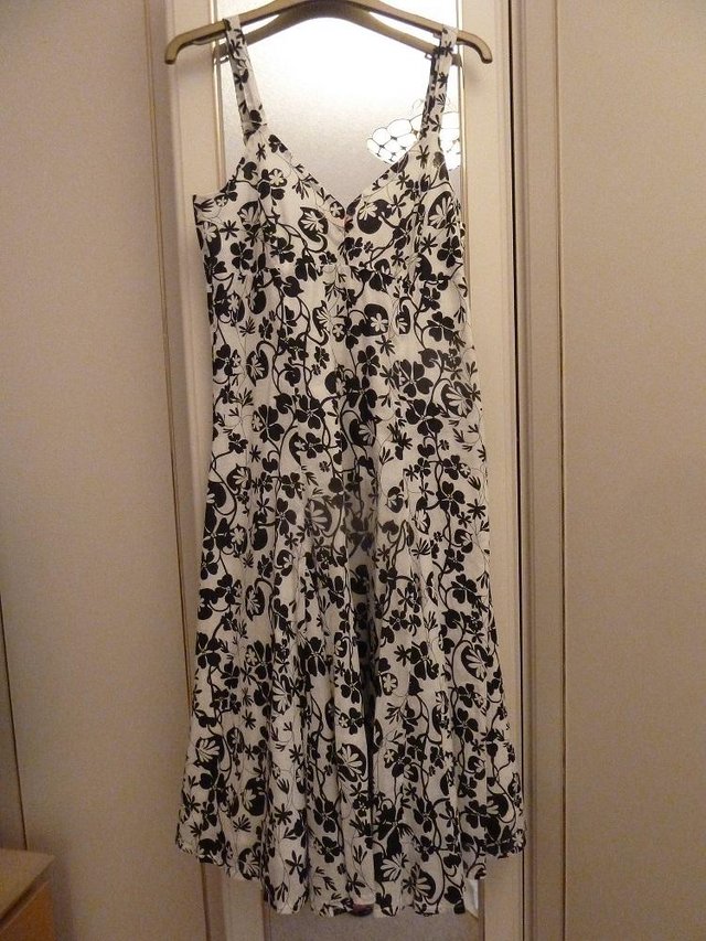 Preview of the first image of Black/white sundress from Apricot, size Small - new.