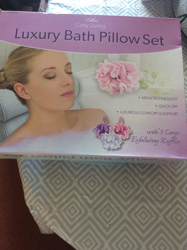 Image 3 of Luxury Bath Pillow to attach to bath