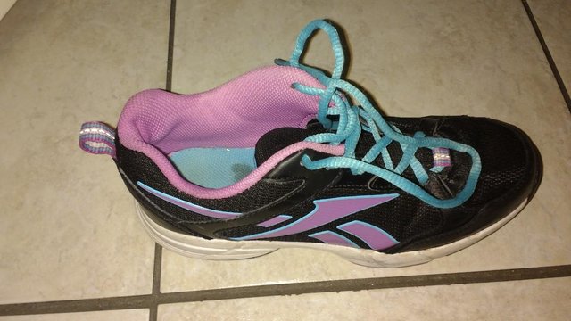Preview of the first image of Girls Reebok trainers - size 4.