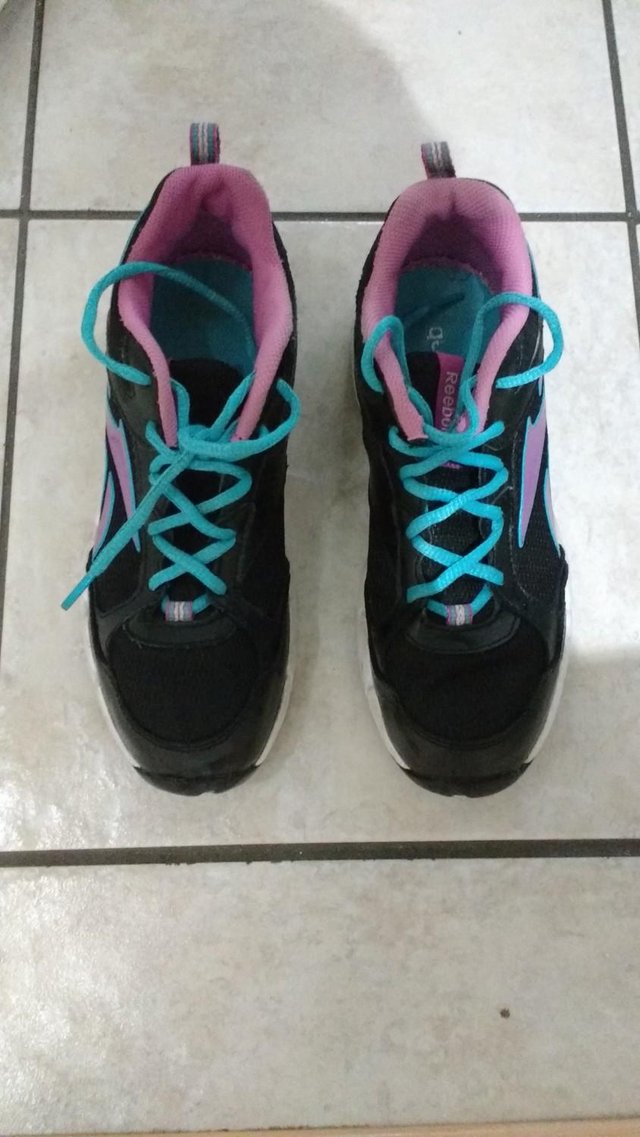 Image 2 of Girls Reebok trainers - size 4
