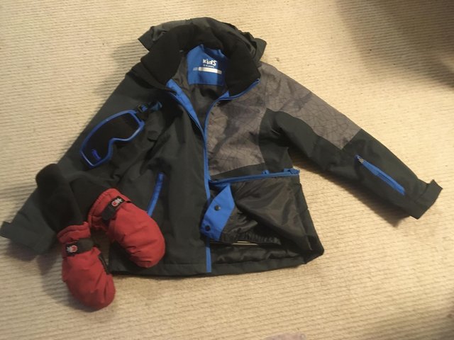 Preview of the first image of Ski jacket 5-6 year old.
