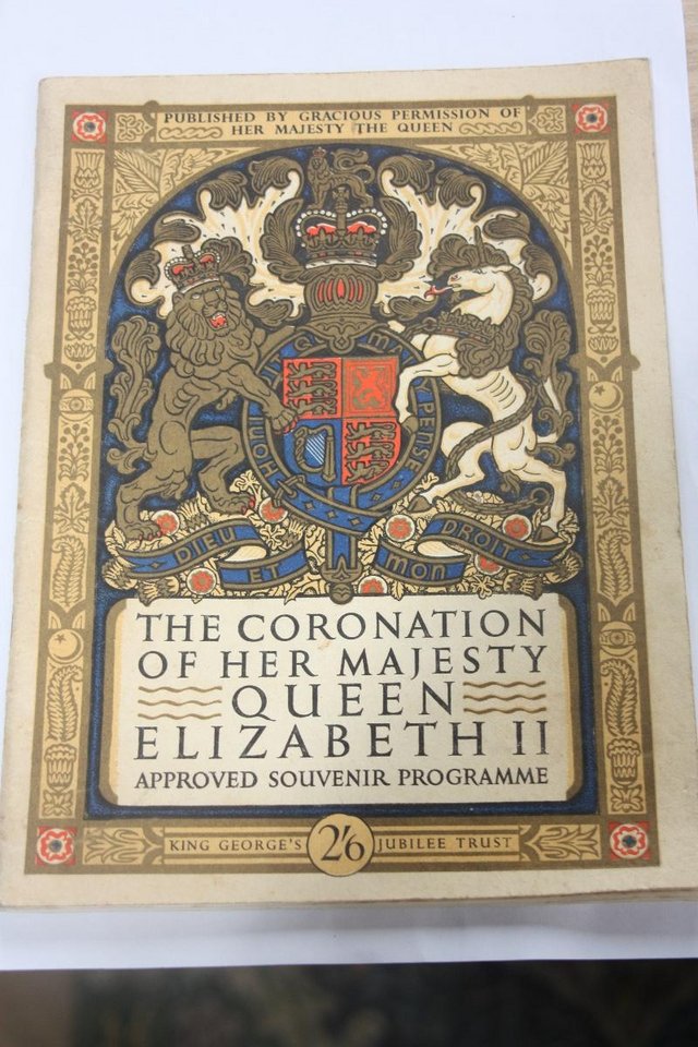 Preview of the first image of Elizabeth II coronation brochure.