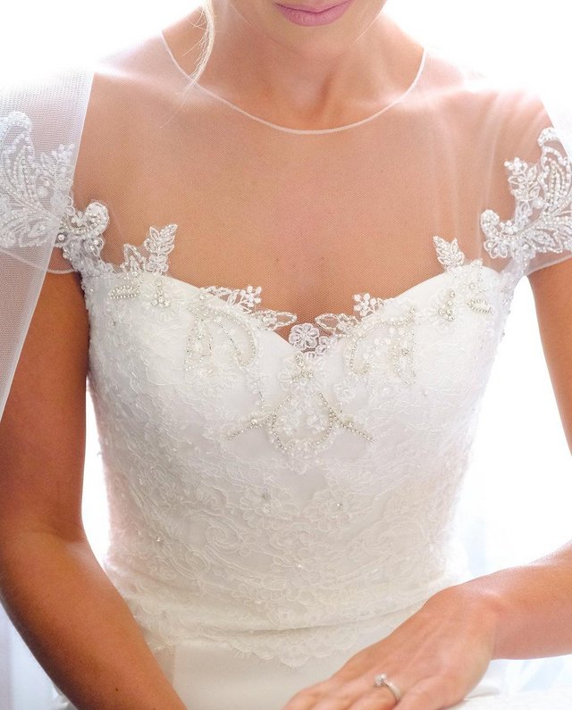 Image 4 of Enzoani Kassandra bridal dress with detachable jacket