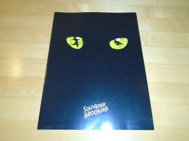 Preview of the first image of "Cats" Souvenir Brochure - November 1990.