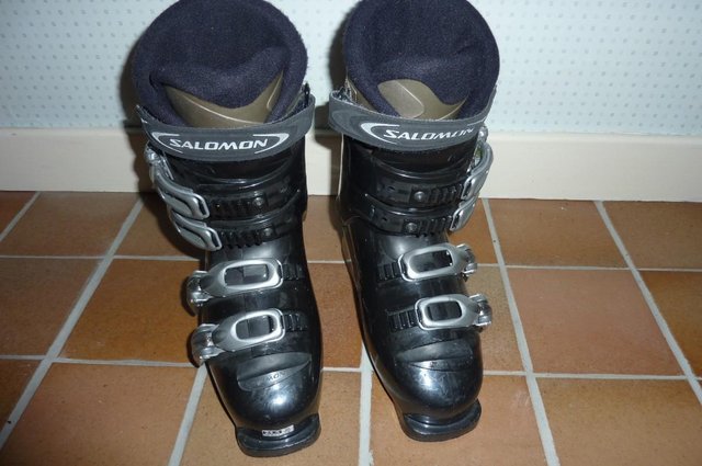 Preview of the first image of Salomon Ski Boots UK Size 5.5.