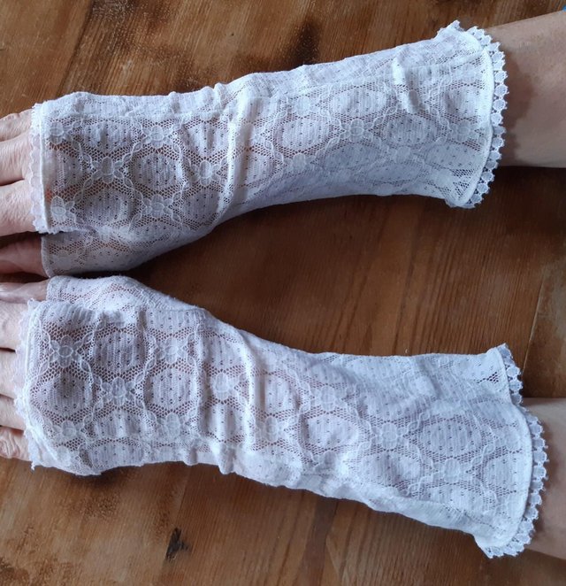 Image 2 of Pretty WHITE LACE Fingerless GLOVES