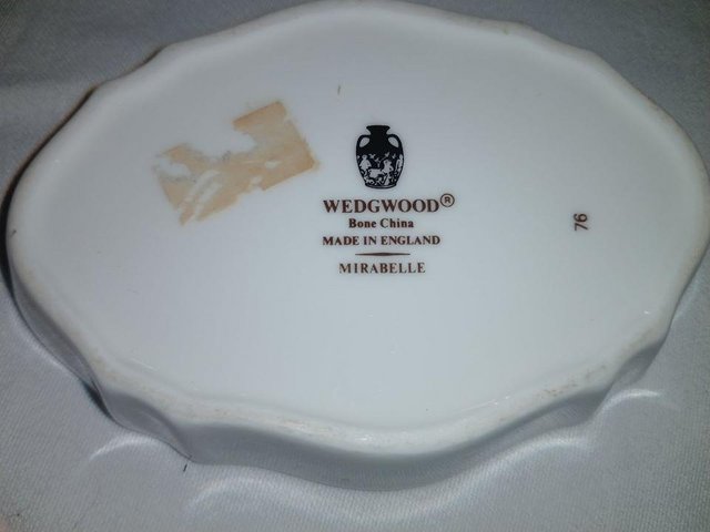 Image 2 of Vintage Wedgwood Mirabelle bone China oval sweet / trinket d