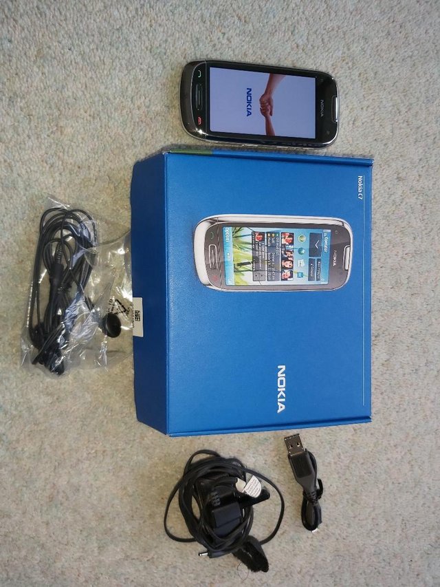 Image 2 of Nokia C7 mobile phone