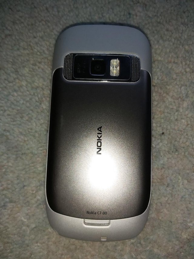 Image 3 of Nokia C7 mobile phone