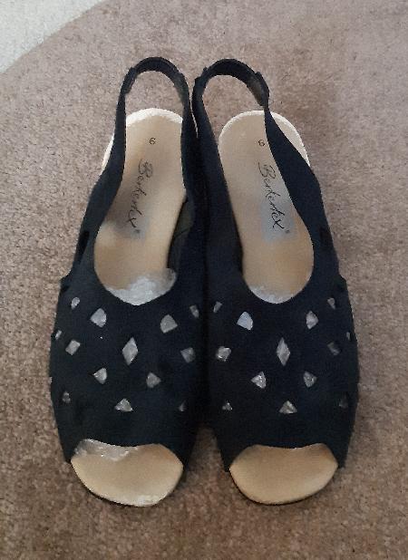 Image 2 of Ladies Navy Slingback Sandals By Berkertex - Size 6   BX25
