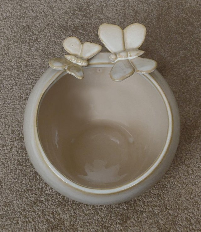 Image 2 of Lovely Neutral Coloured Butterfly Planter  BX27