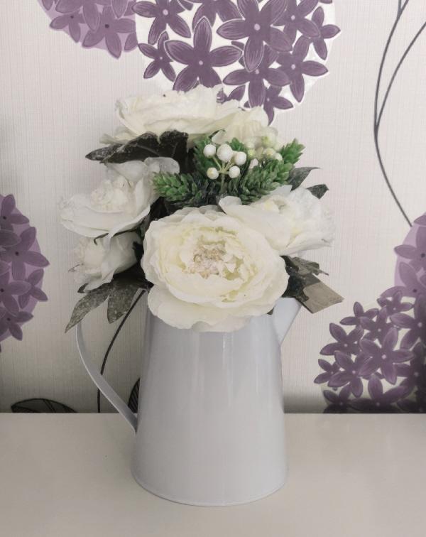 Preview of the first image of Bnwt Lovely Shabby N Chic Flower Arrangement   BX24.