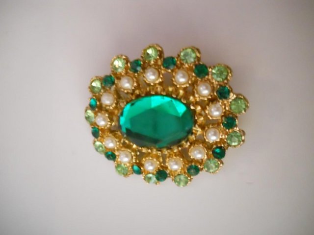 Image 2 of Vintage Costume Brooch with Green Stone in Centre