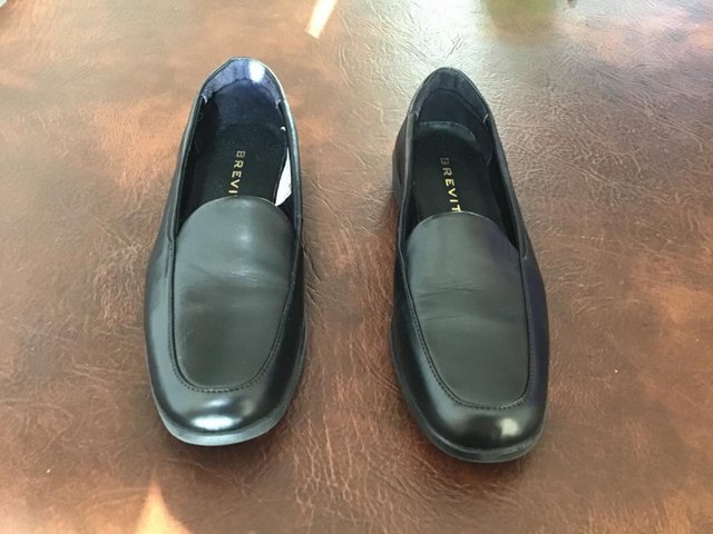 Preview of the first image of Ladies Brevitt Black Shoes Size 6..
