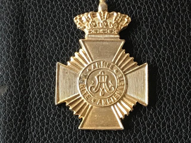 Image 2 of Unknown military medal