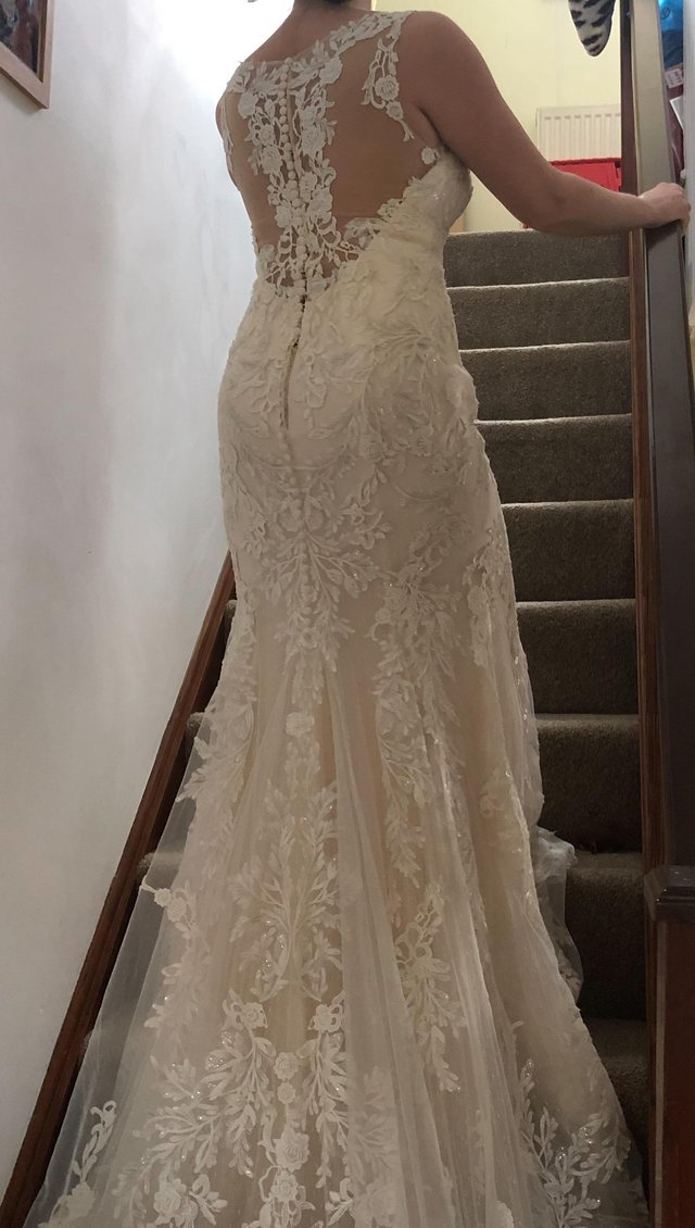 Preview of the first image of Wedding dress - Justin Alexander, size 14.