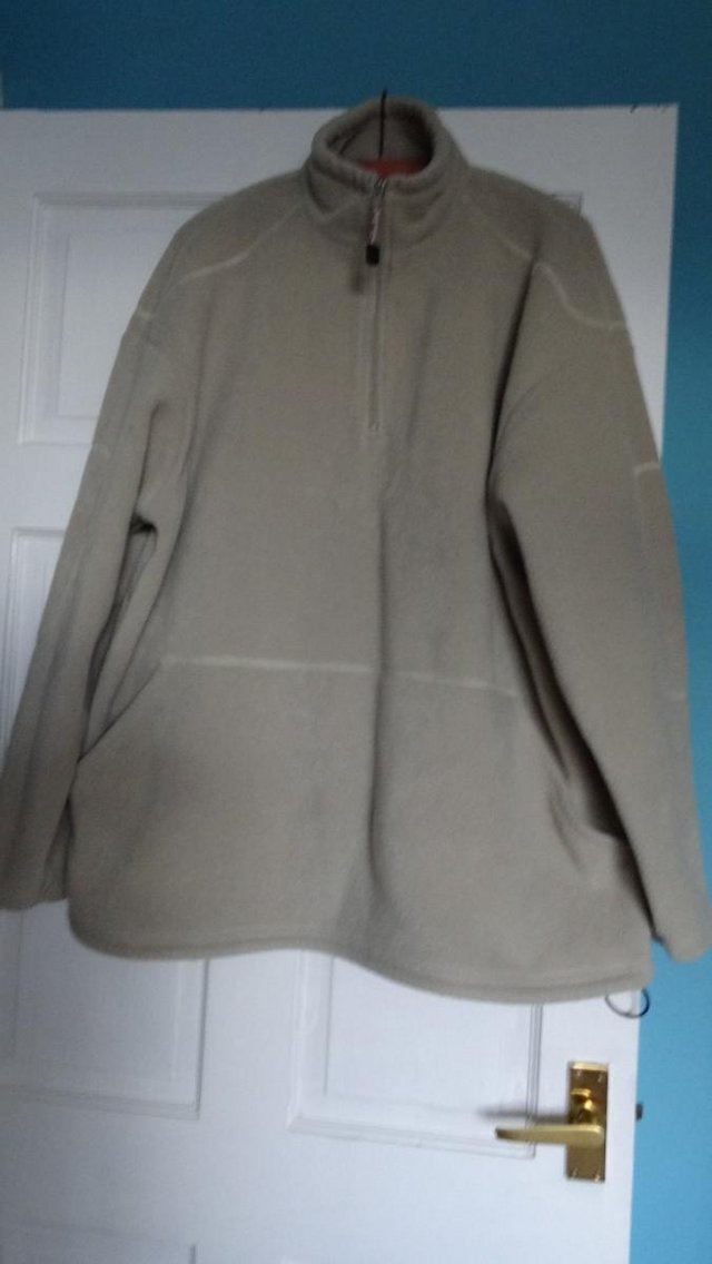 Preview of the first image of Mans XL Fleece. See description below.