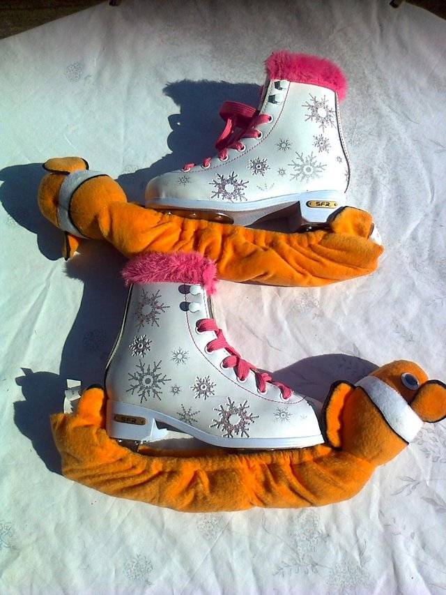 Preview of the first image of Ice Skates, SFR, Girls, Junior size 12, J UK, Euro 30.5 with.