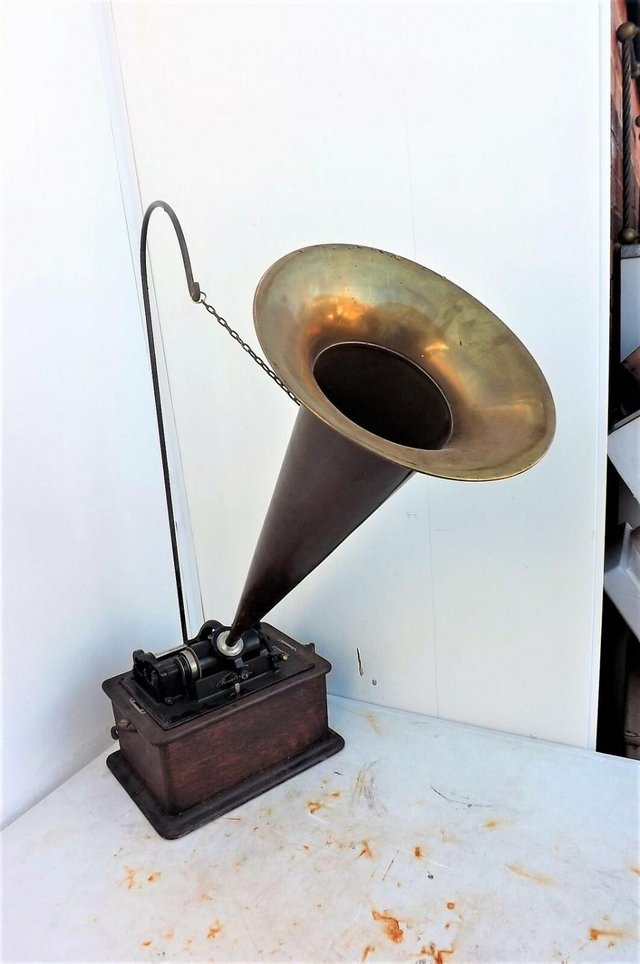 Preview of the first image of Edison Standard Phonograph.
