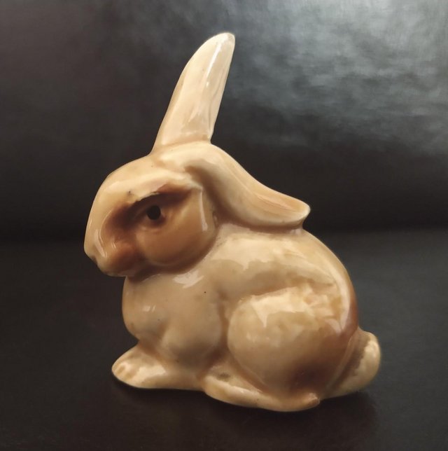 Image 2 of 1980s Ceramic Rabbit / Bunny with 1 raised ear. IMMACULATE