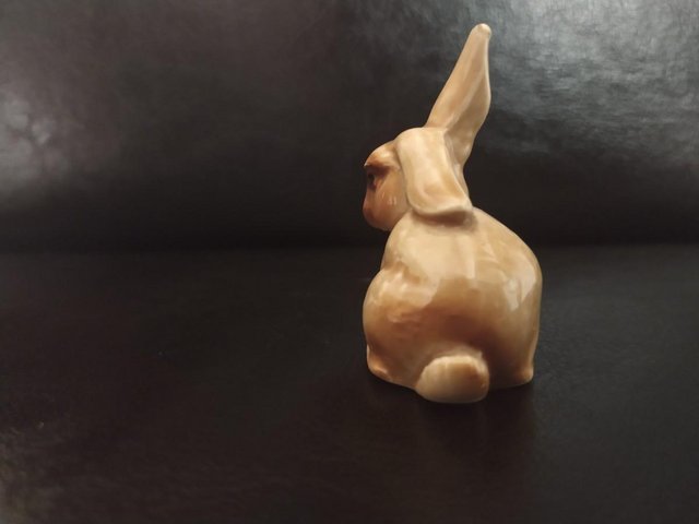Image 4 of 1980s Ceramic Rabbit / Bunny with 1 raised ear. IMMACULATE