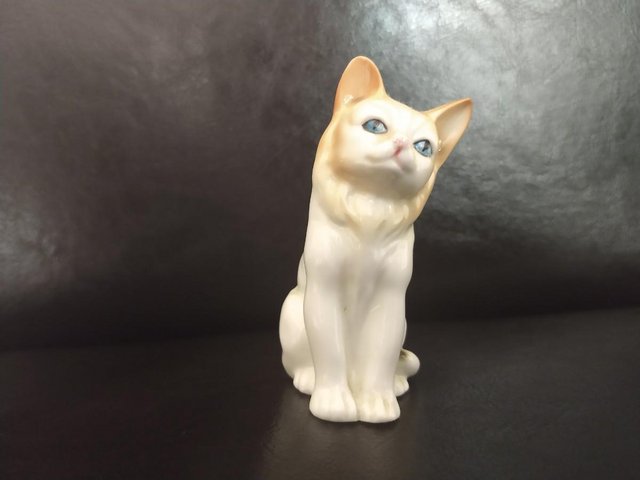 Preview of the first image of Vintage 1980's Cat ornament. IMMACULATE..