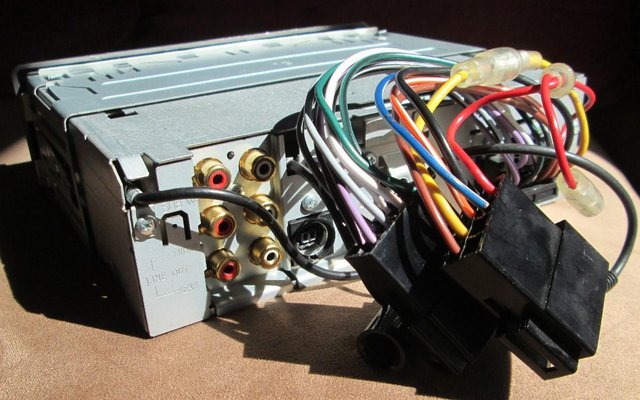 Image 2 of JVC KD-G821 CD receiver (Incl P&P)