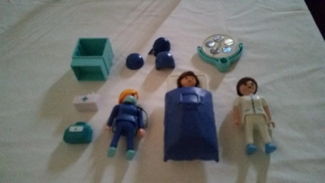 Preview of the first image of Playmobil Operating Theatre bits.